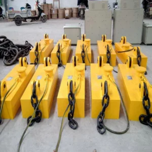 Elevación de tocho de acero, uso de electroimán permanente